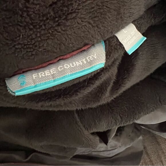 Free country burgundy hooded winter puffer jacket size large GUC - Picture 8 of 14